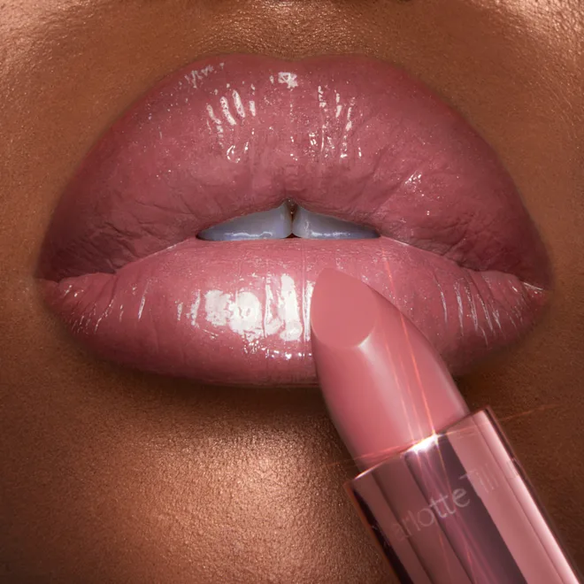 БЕСТСЕЛЕР Зволожувальна сатинова помада Charlotte Tilbury K.I.S.S.I.N.G ICON BABY A Warm Nude-Rose Lipstick in My Moisturizing Formula with a Soft Satin Shimmer Finish, Infused with Light-Diffusing Pearl Pigments!